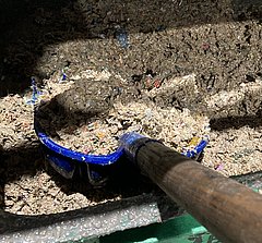 Screenings dewatered by the HUBER Sludgecleaner STRAINPRESS® from out-of-date food, packaging residues and plastics.