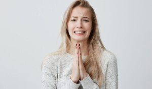 【商务英语】太忙晚回复客戶？七招有礼貌向对方致歉