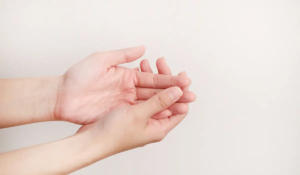 【英语短语】at hand? on hand?分不清楚? 11 个和 hand 有关的短语! 【英语短语】at hand? on hand?分不清楚? 11 个和 hand 有关的短语!