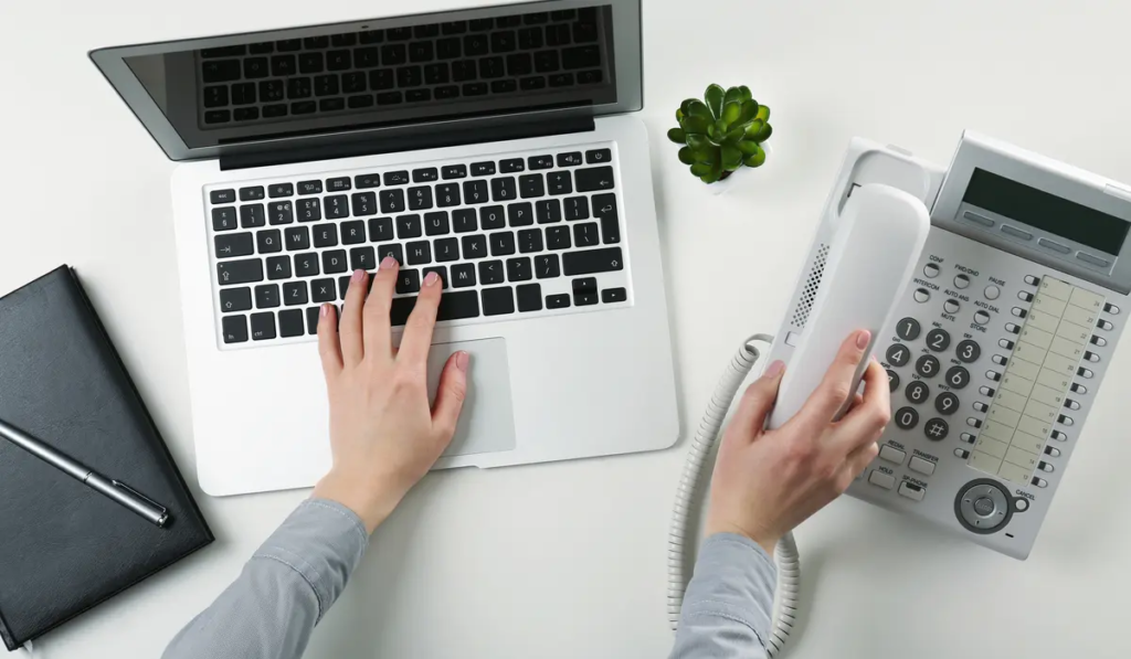 【用英语怎么说】My computer is broken? 教你用英语精确表达常见电脑问题