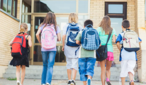 【主题单词】What's in your school bag？上学用品的英语清单让你边收书包边学英语