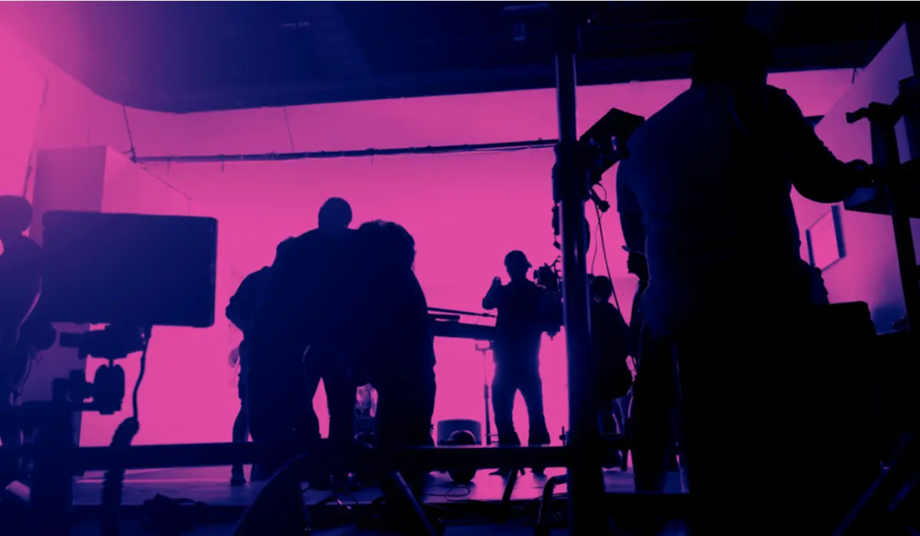 【英语短语】再想想看、别激动、讲重点等影视常见惯用语